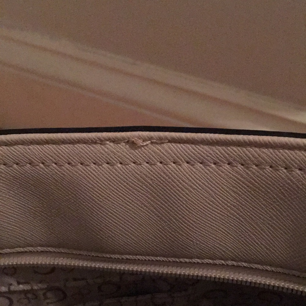 GUESS tote - Picture 6 of 7